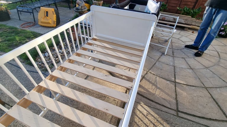 White Wooden Cot Bed