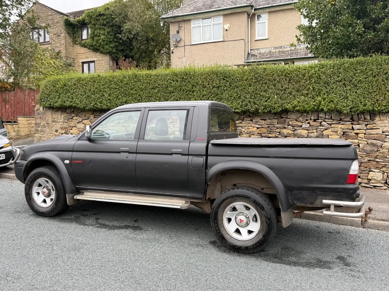 2001 Mitsubishi L200 DOUBLE CAB D/C 4X4 BLACK PICK UP Diesel Manual