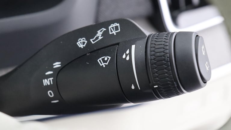 2025 Volvo XC90 T8 PHEV AWD Ultra, Dark, 7 Seats (Sunroof, Pilot Assist, Bowers &amp; Wilkins) ES...
