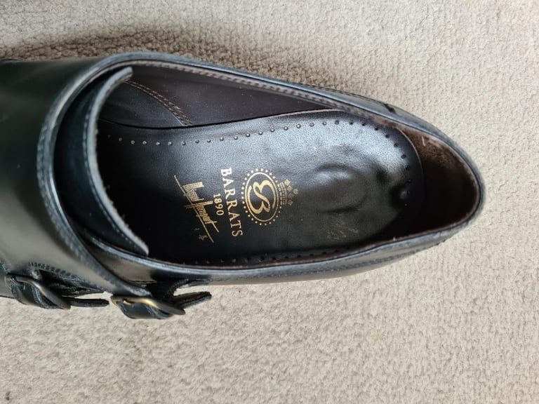 Very nice original BARRATS Men shoes- Size 9 - Used just twice. Very good condition, as new