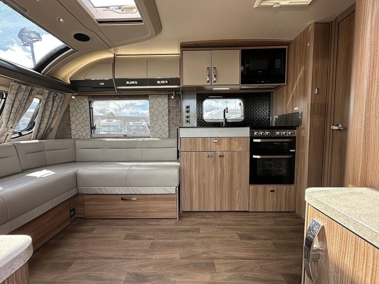 2022 Swift Elegance 850 Fixed Island Bed– 4 Berth Caravan