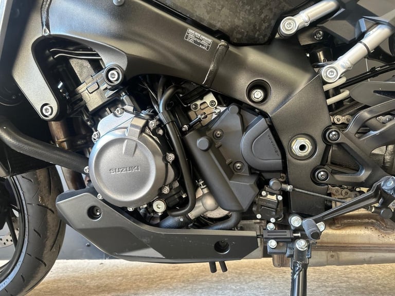 STUNNING ONE OWNER 2023/73 SUZUKI GSX-S 1000 MOTORCYCLE 