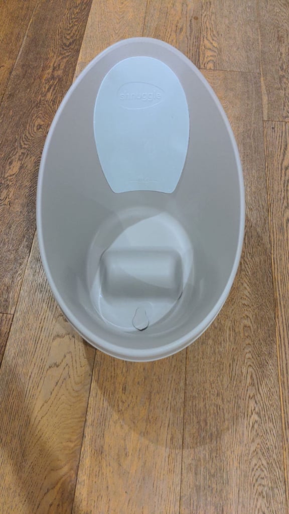 image for Shnuggle Baby Bath   RRP £26 Selling £10