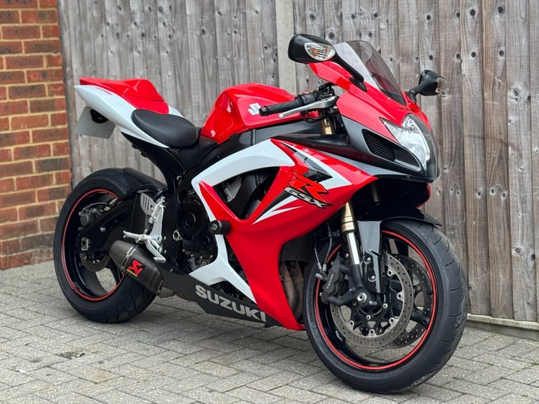 SUZUKI GSXR 600 K7 2007 (07) SUPER SPORT + 14,000 MILES + AKRAPOVIC 