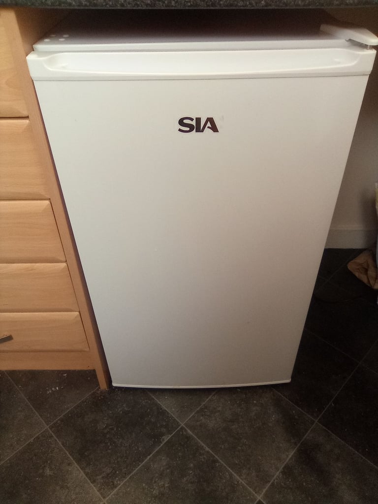 SIA undercounter fridge 