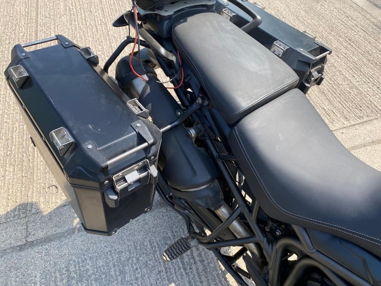 2016 16 TRIUMPH TIGER 800 XRT WHITE ENDURO FULL ADVENTURE LUGGAGE TOURER