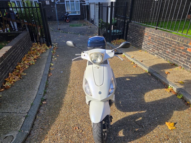 Piaggio, FLY, 2010, 124 (cc), great runner, 1 year mot.