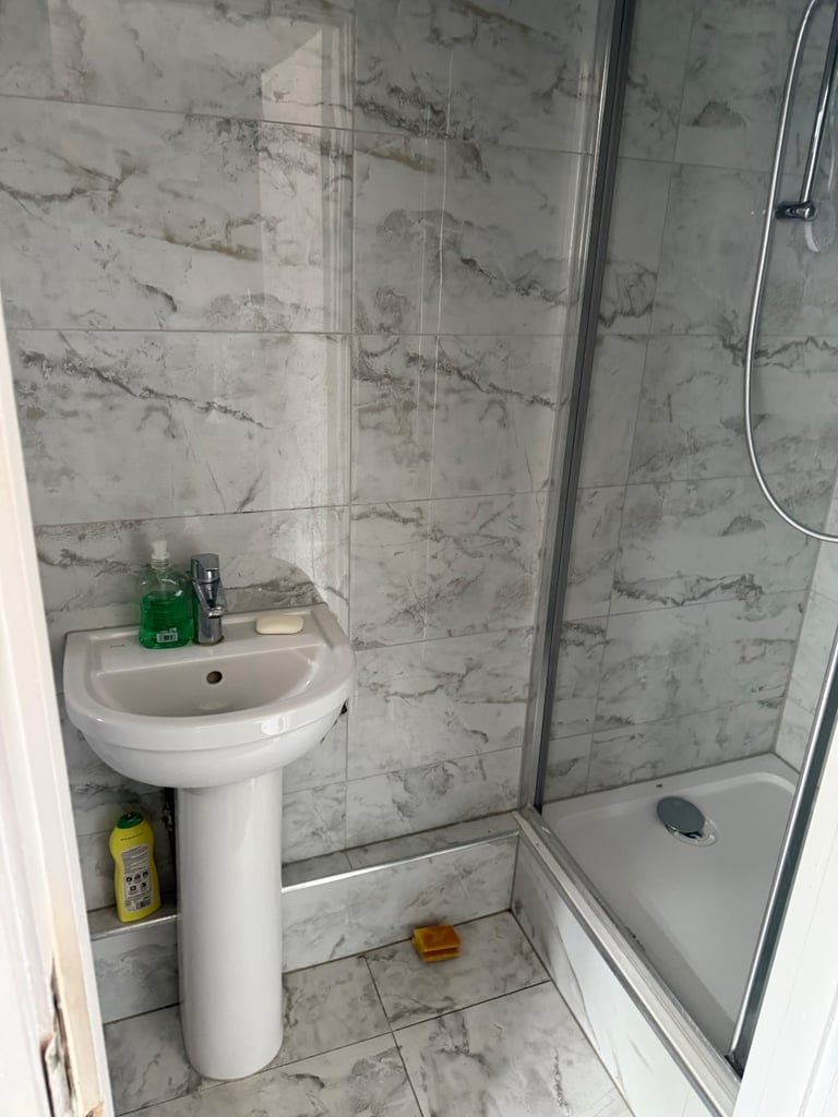 7 Bedrooms House HMO Licensed in available to rent in Hayes UB3