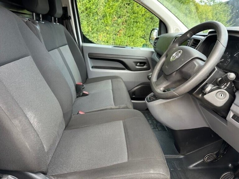 2022 Vauxhall Vivaro 2900 1.5TD DYNAMIC LWB L2 100PS Medium Van Diesel Manual