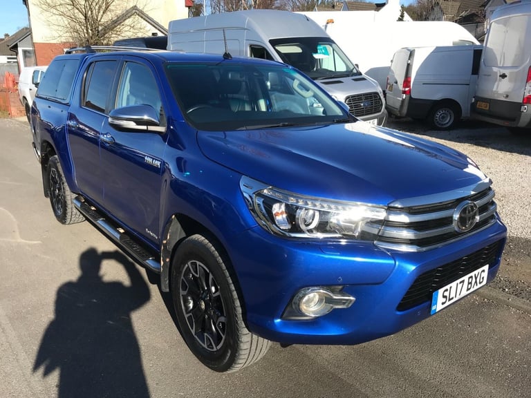 image for 2017 Toyota Hilux 2.4 D-4D Invincible X 4WD Euro 6 4dr (TSS, 3.5t) PICK UP Diesel Manual