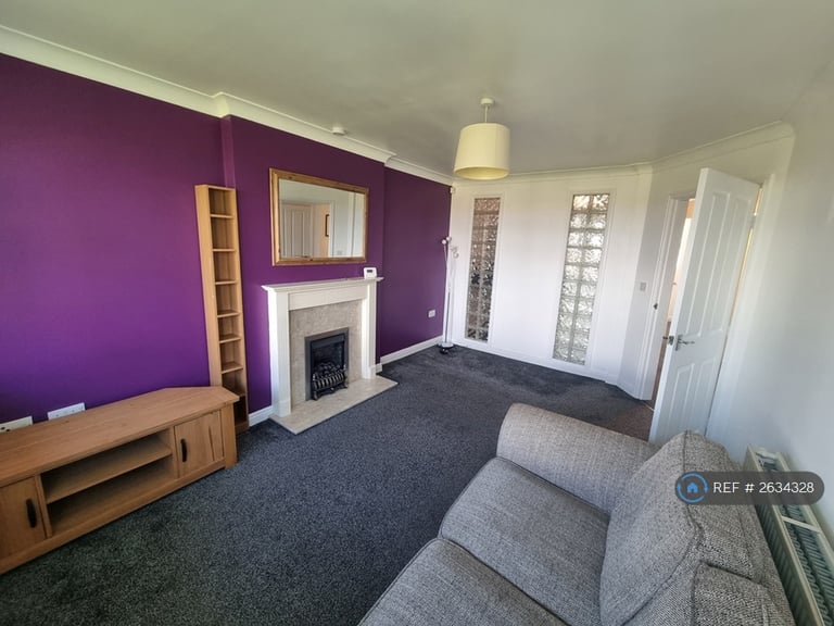 2 bedroom flat in Sycamore Chase, Pudsey, LS28 (2 bed) (#2634328)