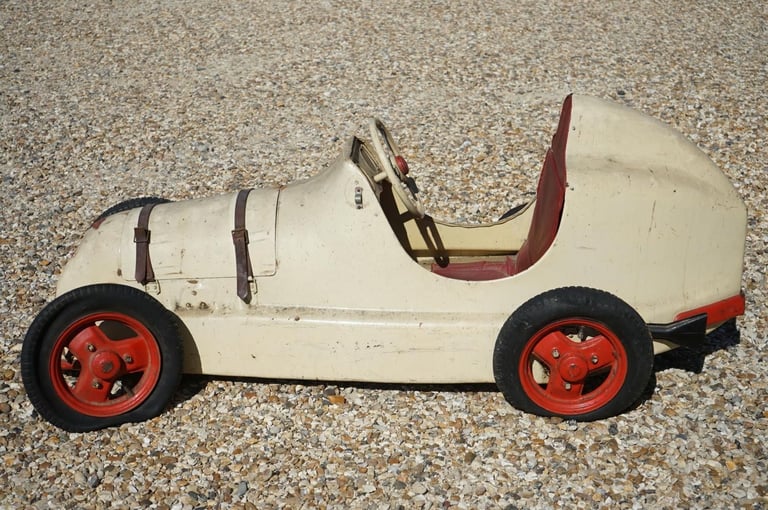 AUSTIN PATHFINDER PEDAL CAR WANTED AUSTIN PATHFINDER PEDAL CAR WANTED N ANY CONDITION 