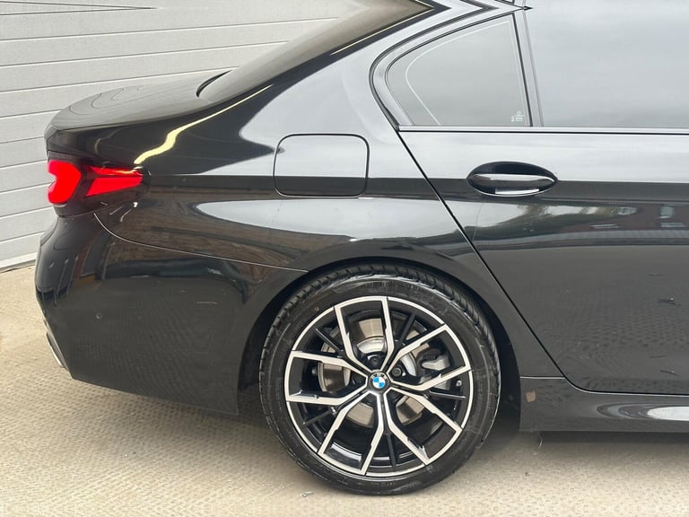 2022 BMW 5 Series 2.0 520d MHT M Sport Steptronic xDrive Euro 6 (s/s) 4dr SALOON Diesel/Electric ...