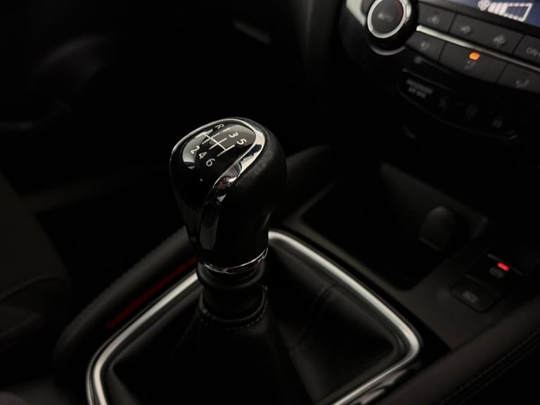 2018 Nissan Qashqai 1.6 DIG-T N-Connecta Euro 6 (s/s) 5dr HATCHBACK Petrol Manual