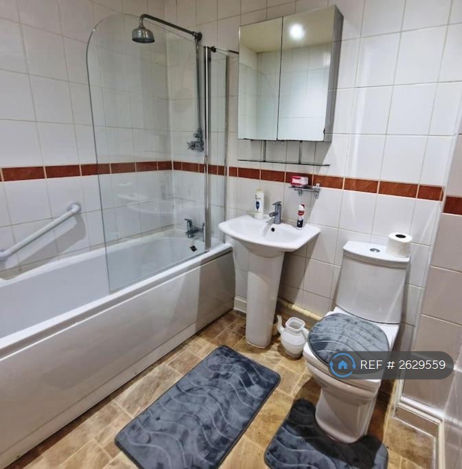 2 bedroom flat in Drummond Street, London, NW1 (2 bed) (#2629559)