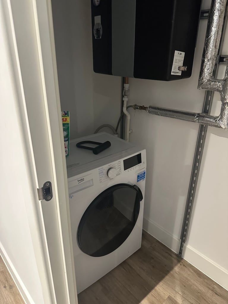 Modern 2 BHK Flat - Looking for a Roommate from February 1st | The Junction, Leeds