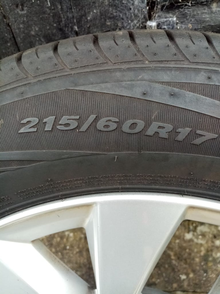 Renault Captur Iconic 2020-2023 17" Alloy wheel and Tyre
