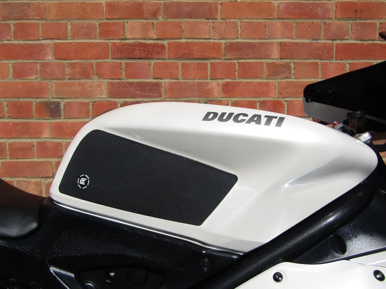 DUCATI 1198 S * PEARL WHITE * REDUCED * LOVELY BIKE * PLATE**EXTRAS**CARBON**
