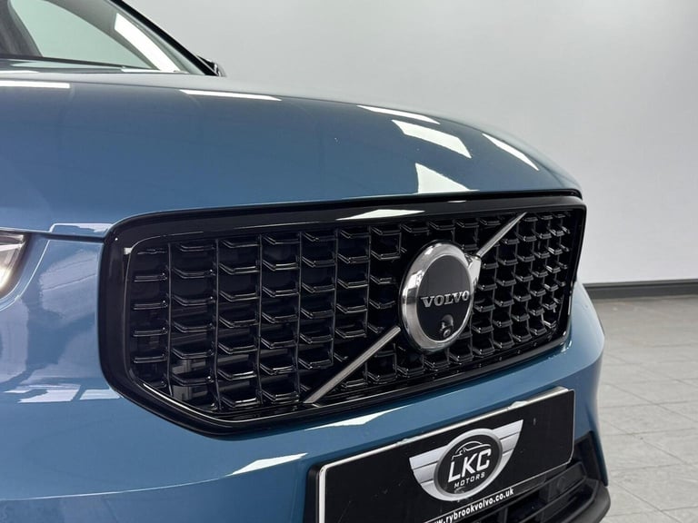 VOLVO XC40 1.5h T5 Recharge 10.7kWh Ultimate Dark Auto Euro 6 (s/s) 5dr 2023