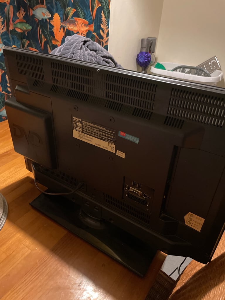 26” Hitachi Tv/dvd