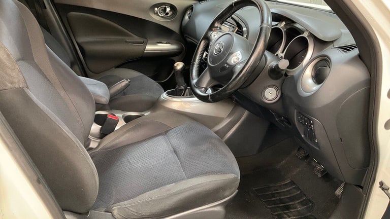 2013 Nissan Juke 1.6 Acenta 5dr [Premium Pack] HATCHBACK Petrol Manual