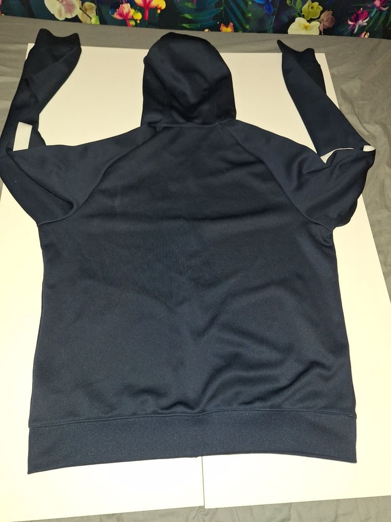 Nike Hoodie – Size L