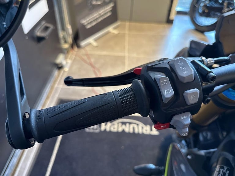 2025 Triumph Speed Triple 1200 RS PREMIUM COLOUR Petrol grey 6 Speed