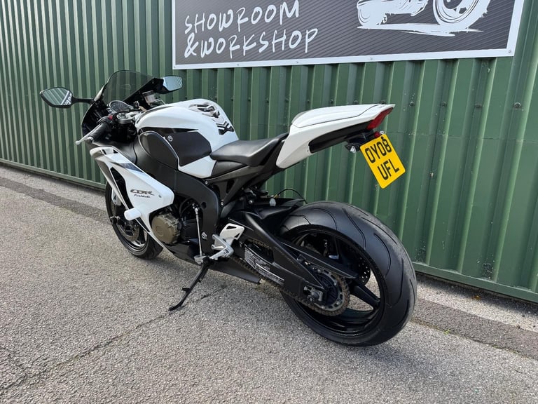Honda CBR1000RR Fireblade 2008 White and Black 12k Miles Very Clean Bike 