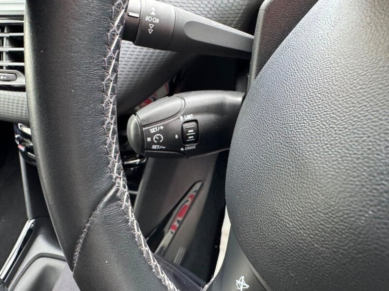 Peugeot 2008 1.2 PureTech Allure SUV 5dr Petrol Manual Euro 6 (82 ps)