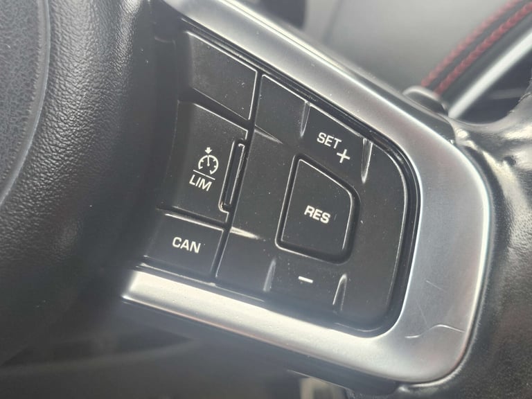 2017 Jaguar F-Pace 2.0 F-PACE R-Sport AWD D Auto 4WD 5dr SUV Diesel Automatic