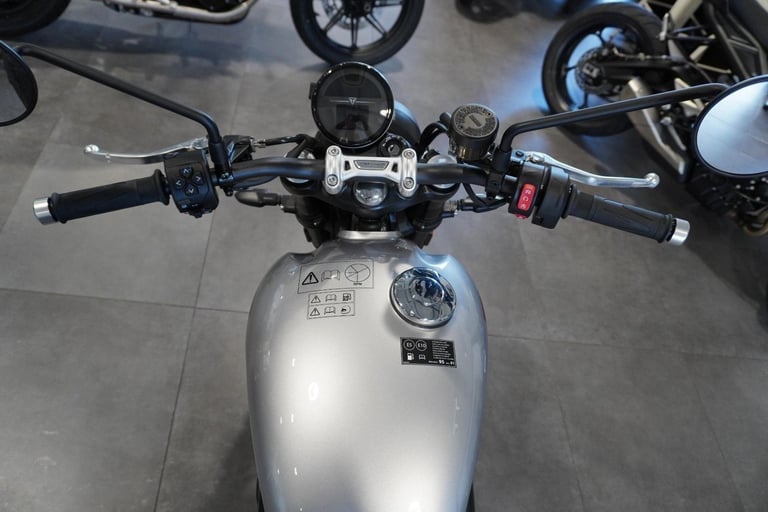 Triumph Speed Twin 900, 2025, Aluminium Silver IN STOCK NOW
