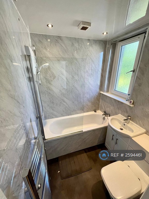 1 bedroom flat in Ruthrieston Crescent, Aberdeen, AB10 (1 bed) (#2594461)