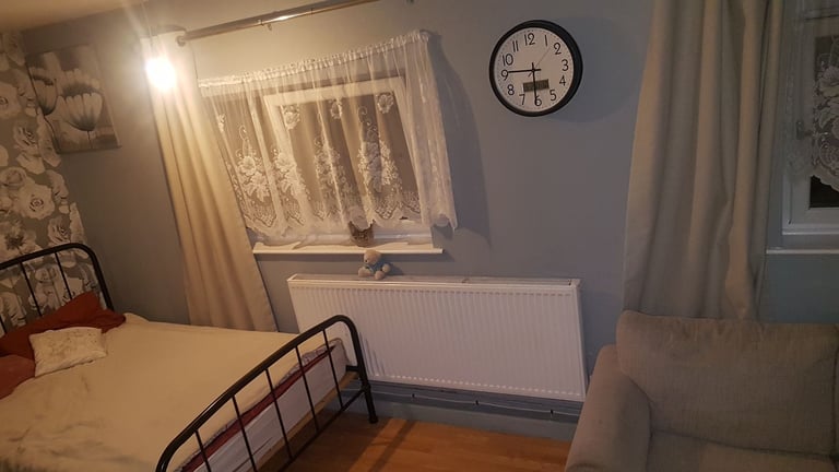 Warm DOUBLE ROOM to RENT quite neighborhood