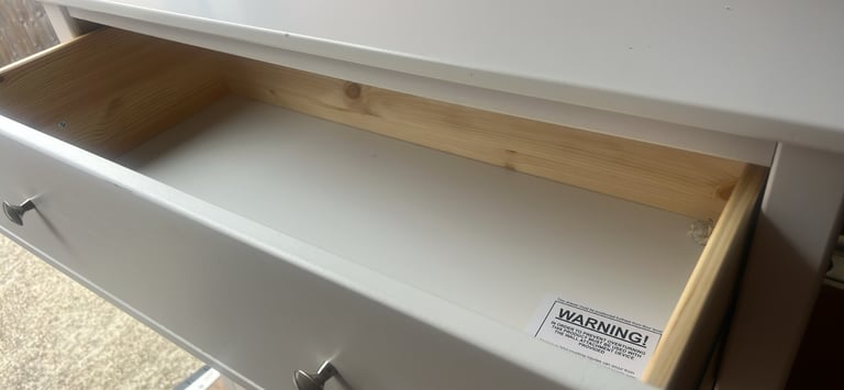 White chest of drawers.  Can deliver.  86x40x92H
