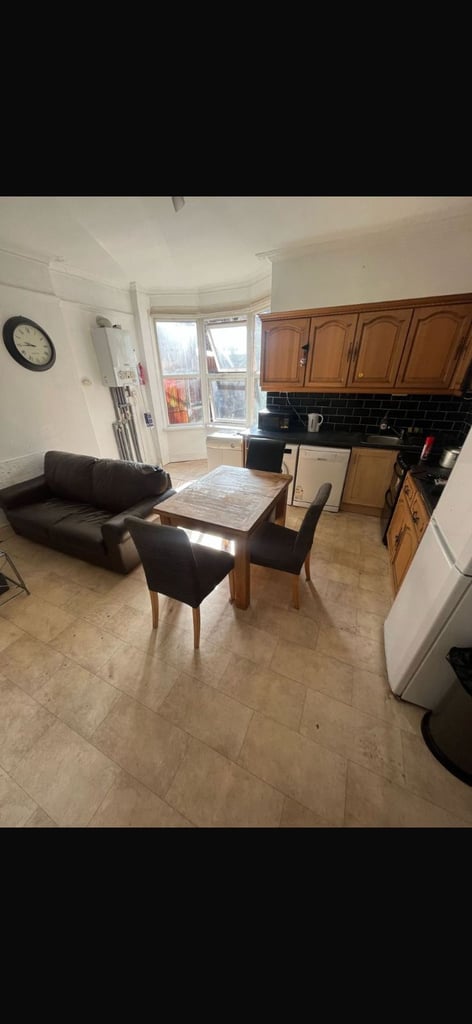 London escape plan: 🚀 Birmingham living, no deposit, no upfront costs, £10/week service charge. 🎉