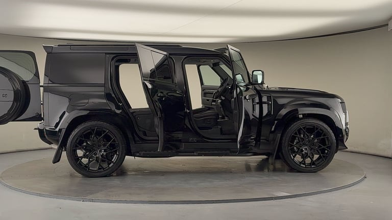 2025 Land Rover Defender 110 3.0 D250 MHEV X-Dynamic SE Hard Top SUV 5dr Diesel Auto 4WD MWB Euro...
