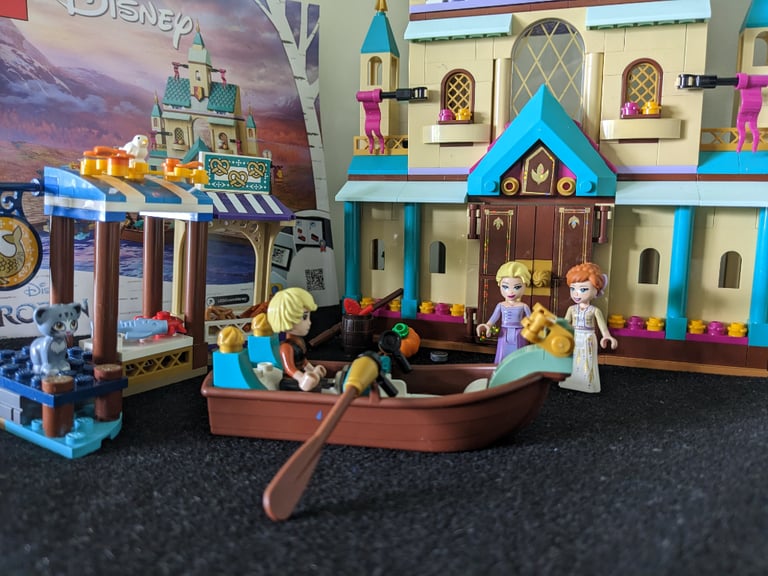 LEGO Disney Frozen II - Arendelle Castle Village (41167)