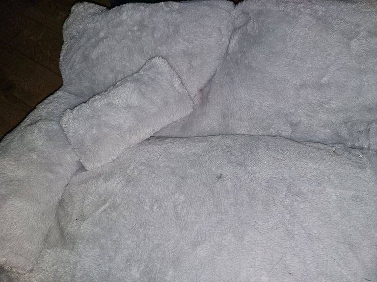 Cat / dog bed