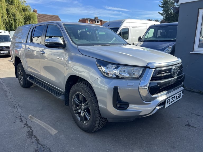 image for TOYOTA HILUX 2.4 D-4D 150BHP ICON 4X4 AUTOMATIC EURO 6 2022