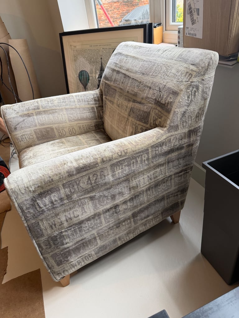 image for Clean and comfortable chair