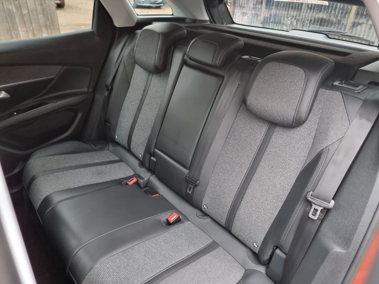 2017 Peugeot 3008 1.2 PureTech Allure SUV 5dr Petrol EAT Euro 6 (s/s) (130 ps) HATCHBACK Petrol A...