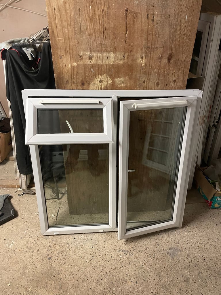 H 120 x W 121.5 cm - GOOD CONDITION UPVC DOUBLE GLAZED WINDOW- CLEAR (REF: MJ299)