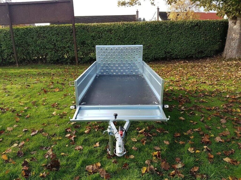 BRAND NEW 7,7ft x 4,2ft SINGLE AXLE FLAT TRAILER WITH RAMP 750kg