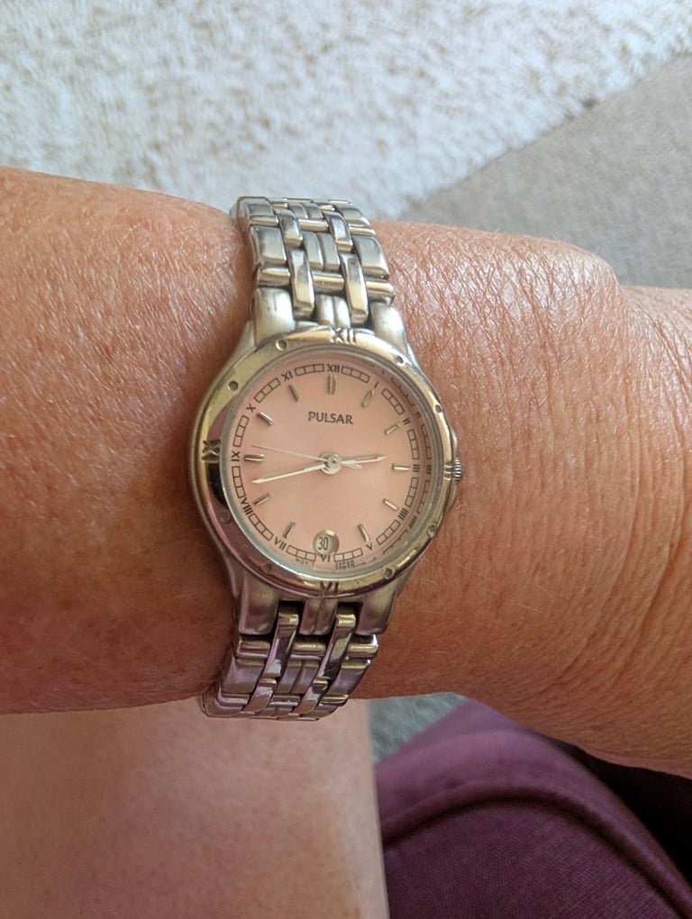 Ladies Pink Faced Pulsar Watch with Calender.
