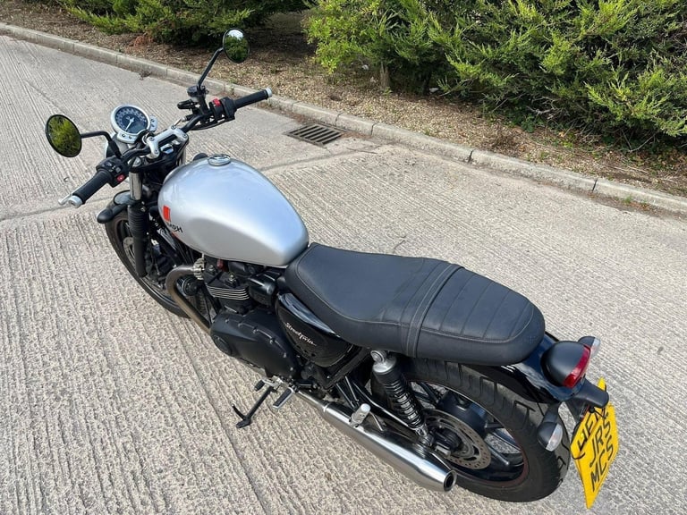2017 17 TRIUMPH BONNEVILLE STREET TWIN 900 SILVER RETRO NAKED HPI CLEAR