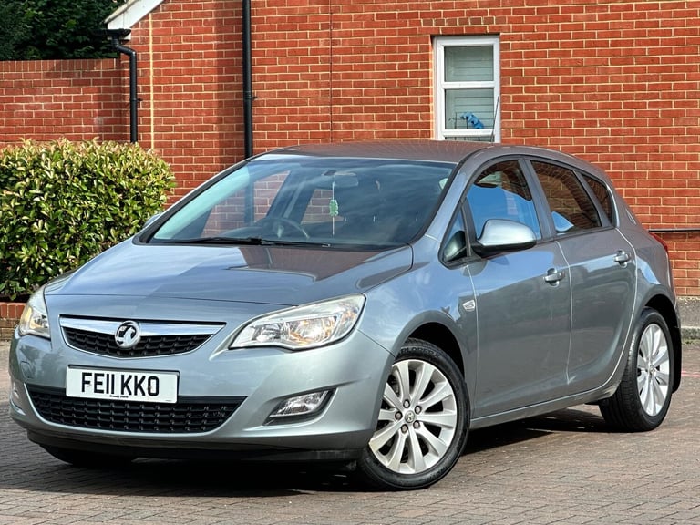 2011 Vauxhall Astra 1.4 16v Exclusiv Euro 5 5dr HATCHBACK Petrol Manual