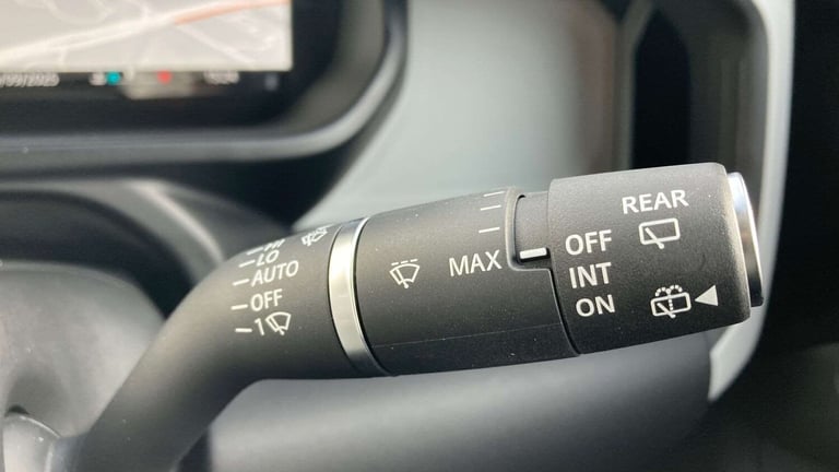 2025 Land Rover Defender 3.0 D250 X-Dynamic SE 90 3dr Auto ESTATE DIESEL Automatic