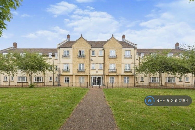 2 bedroom flat in Woodley House, Witney, OX28 (2 bed) (#2650184)