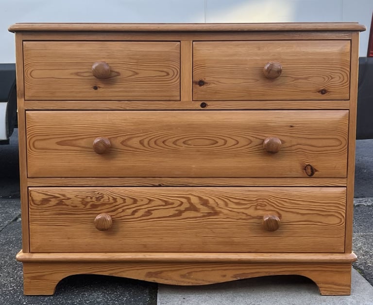 A QUALITY SOLID PINE LOW BOY CHEST OF DRAWERS ( 2 over 2 )