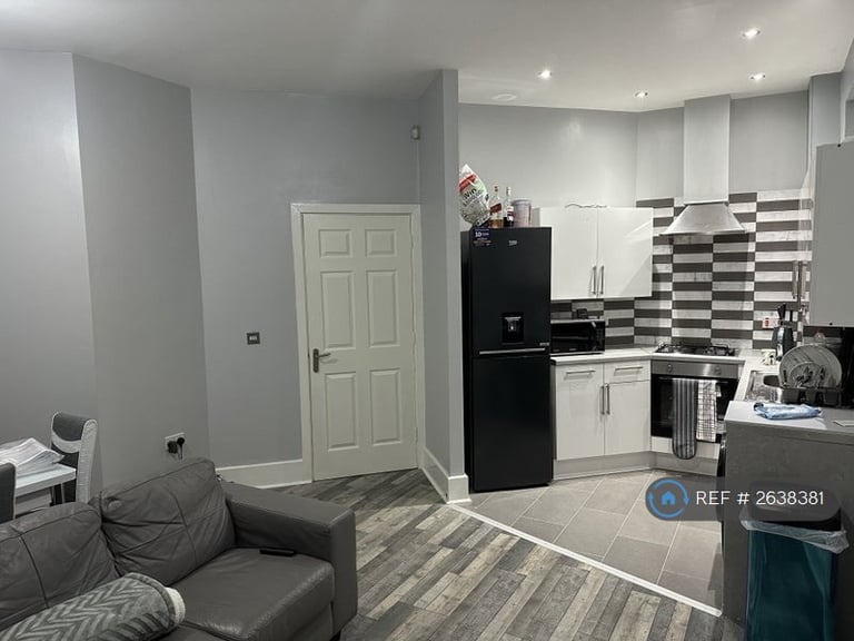 2 bedroom flat in Dunthorne Way, Grange Farm, Milton Keynes, MK8 (2 bed) (#2638381)